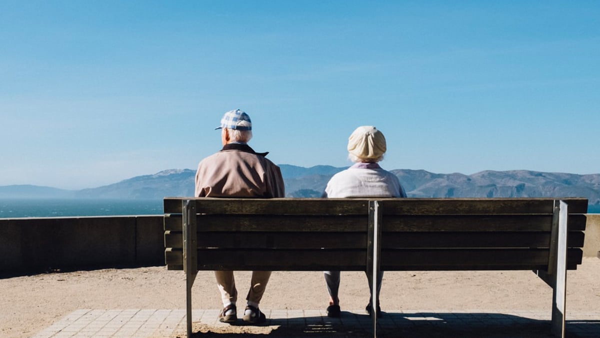 Elderly couple on a bench by the seaside to illustrate Mackman Research's work with Age UK Suffolk